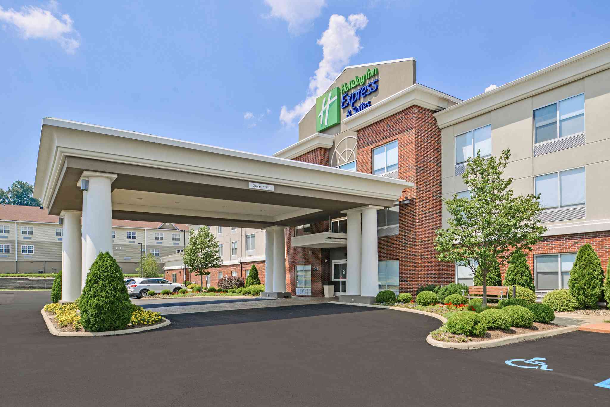 Holiday Inn Express & Suites Parkersburg-Mineral Wells в Минеральные скважины, WV