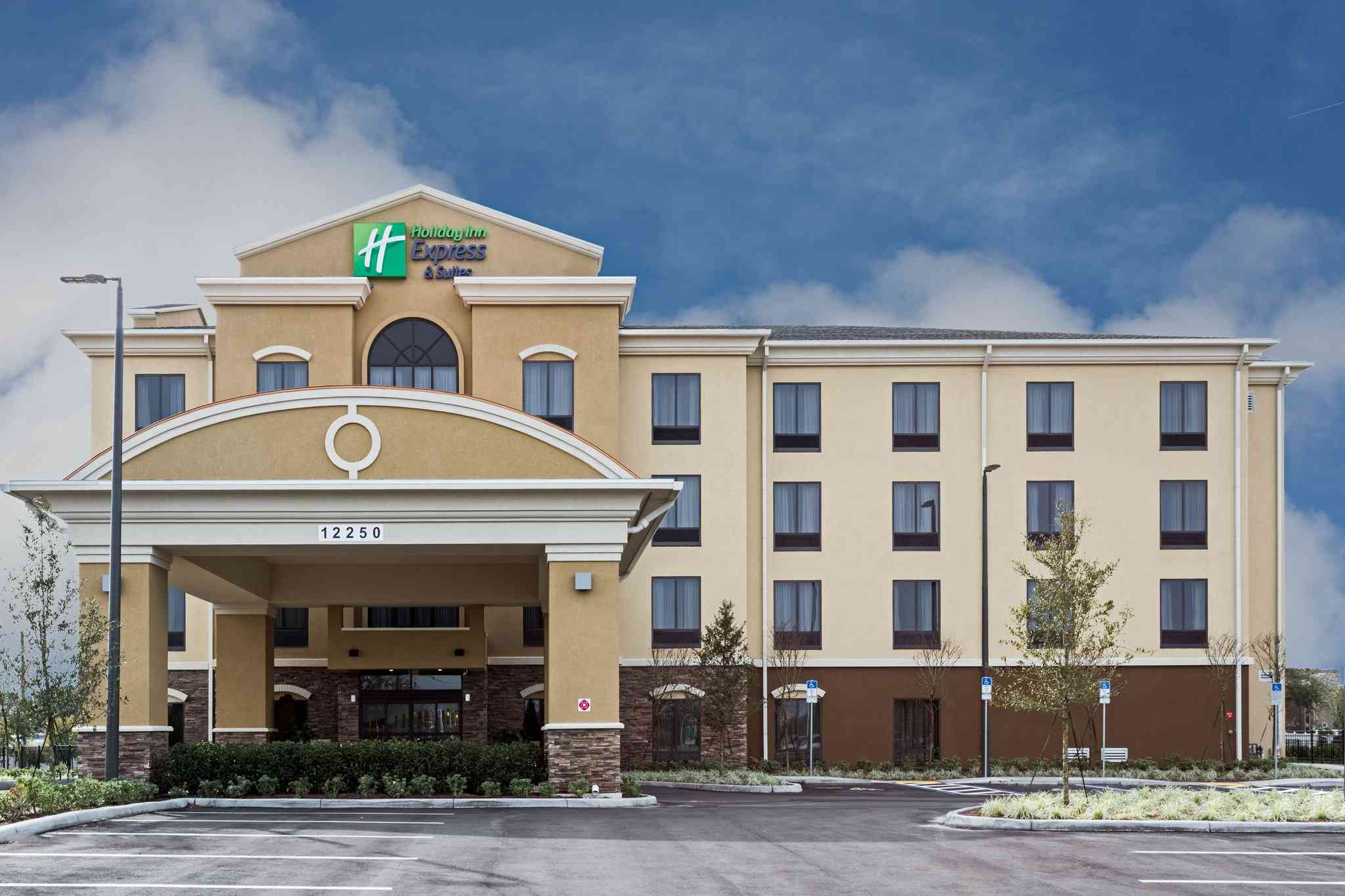 Holiday Inn Express & Suites Orlando East-Ucf Area в Орландо, FL