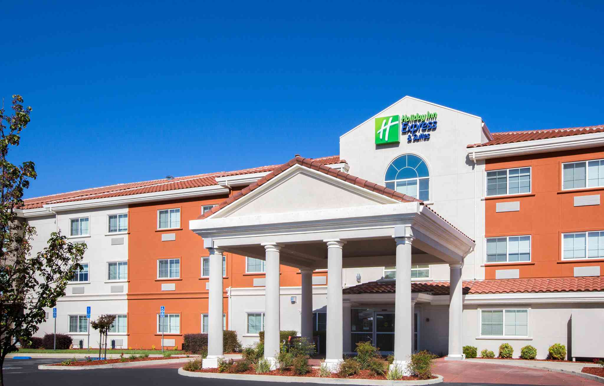 Holiday Inn Express & Suites Oroville Lake in โอโรวิลล์, CA