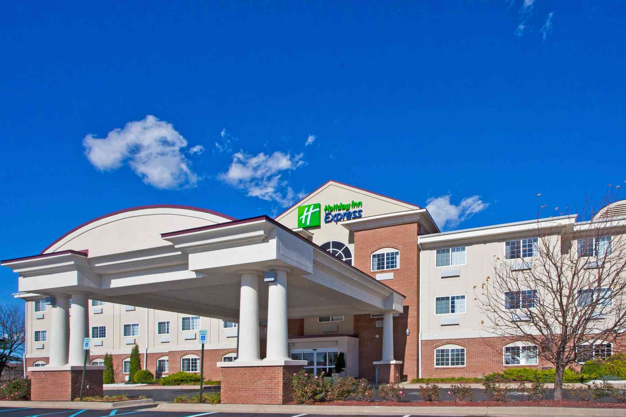 Holiday Inn Express Hotel & Suites Charlotte in ชาร์ลอต, MI
