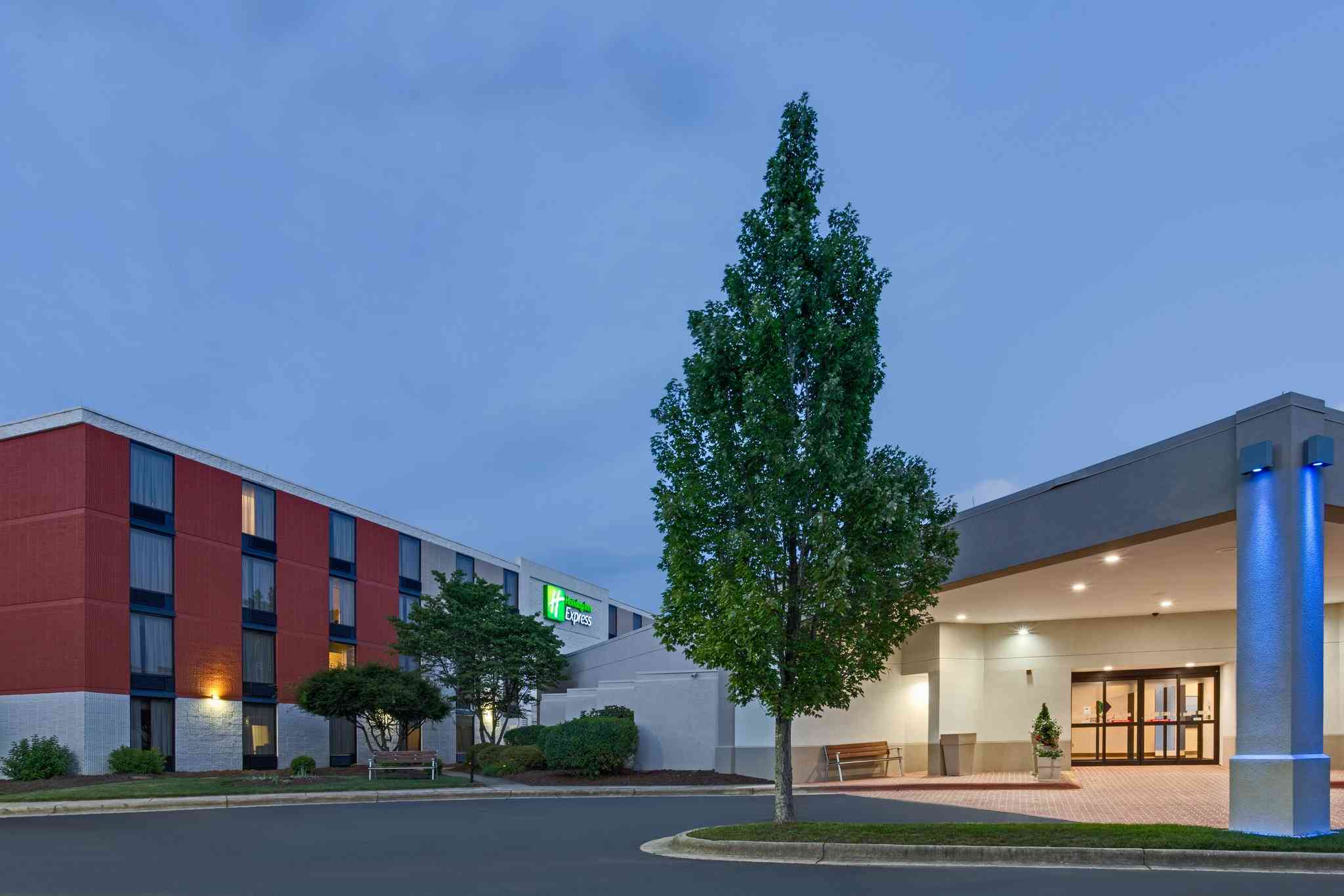 Holiday Inn Express Wilkesboro в Уилксборо, NC