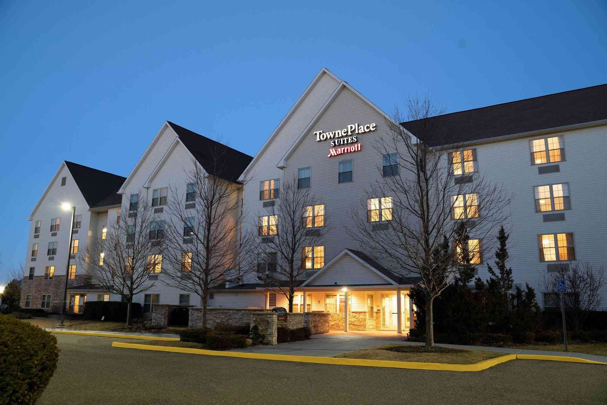 TownePlace Suites by Marriott Republic Airport Long Island/Farmingdale в Farmingdale, NY