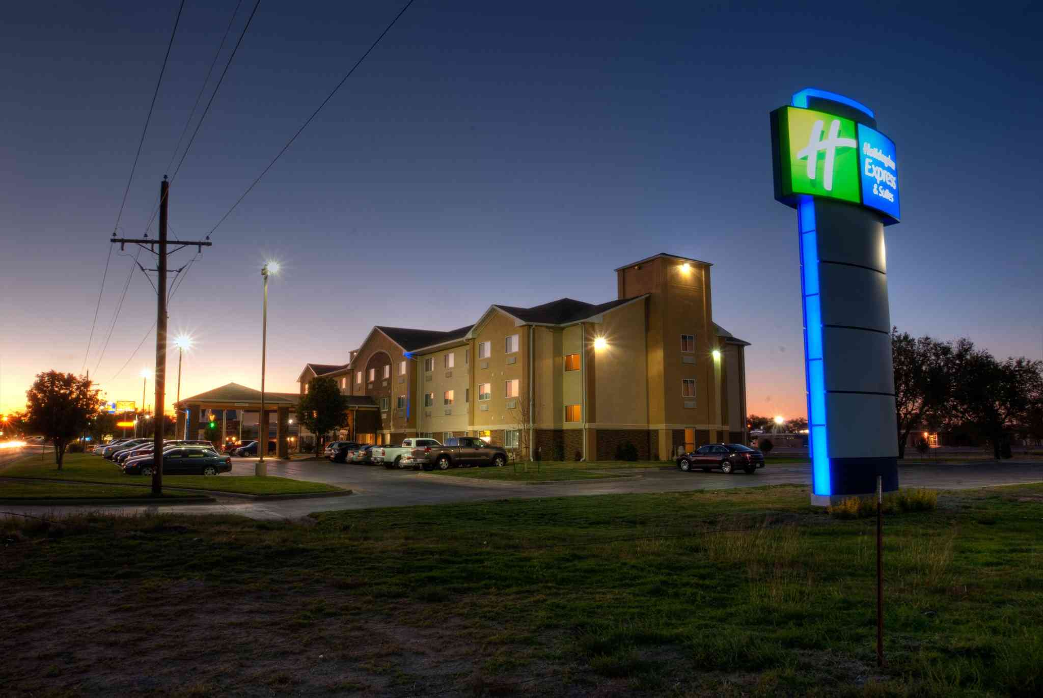 Holiday Inn Express Hotel & Suites Canyon в Каньон, TX