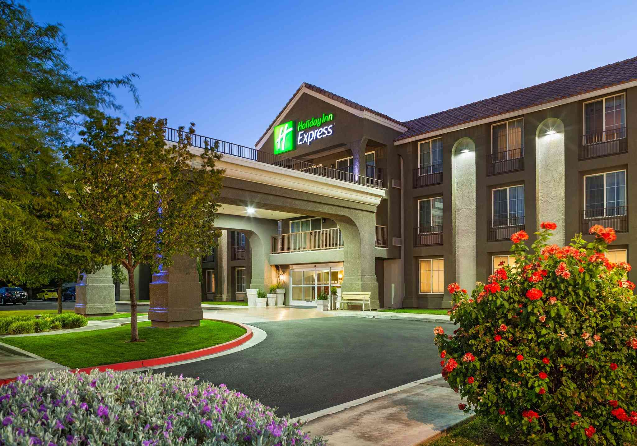 Holiday Inn Express Lancaster в Ланкастер, CA