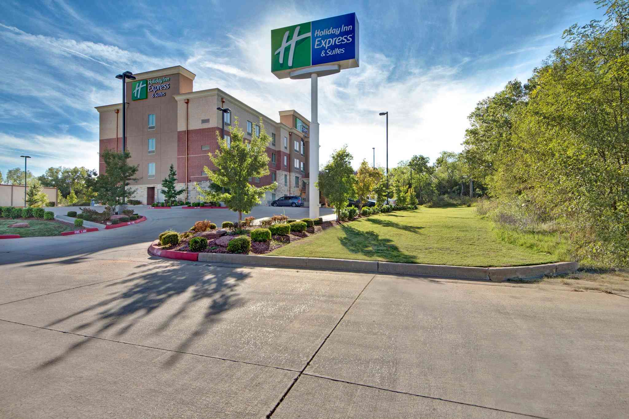 Holiday Inn Express and Suites Oklahoma City North в Оклахома-Сити, OK