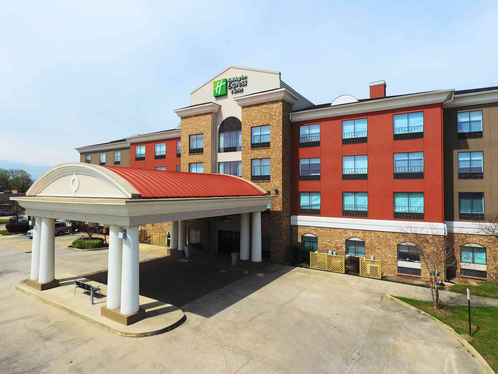 포트 앨런, LA의 Holiday Inn Express Hotel & Suites Baton Rouge-Port Allen