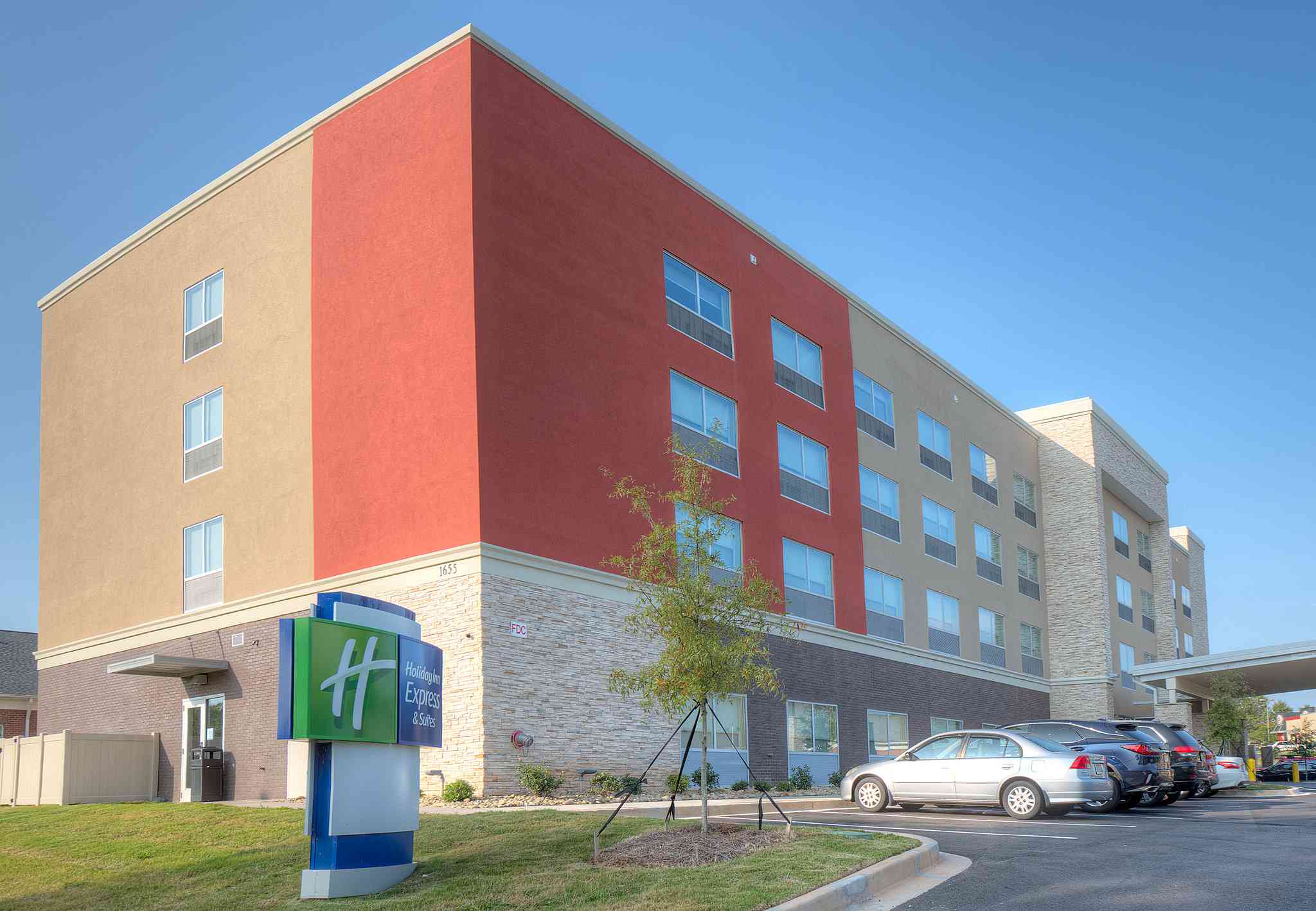 Holiday Inn Express & Suites Fort Mill в Форт Милл, SC