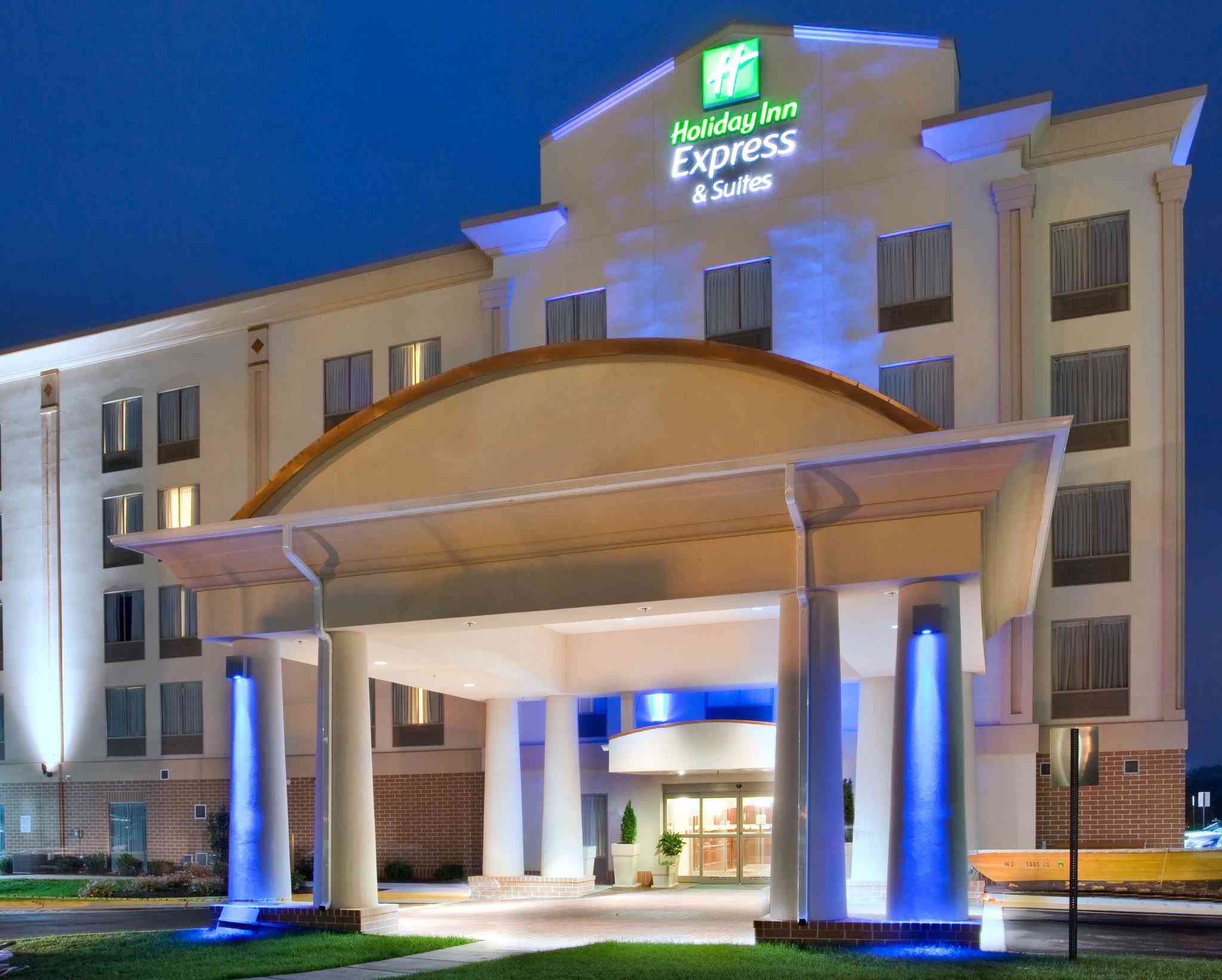Holiday Inn Express & Suites Fredericksburg i Fredericksburg, VA