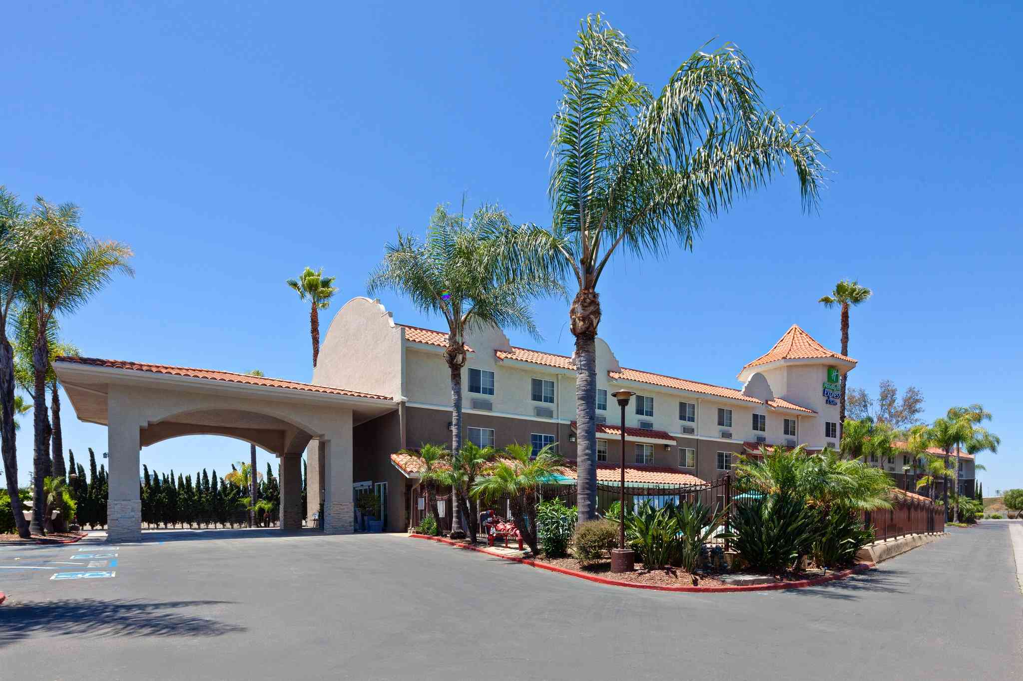 埃斯康迪多, CA 的 Holiday Inn Express Hotel & Suites San Diego-Escondido