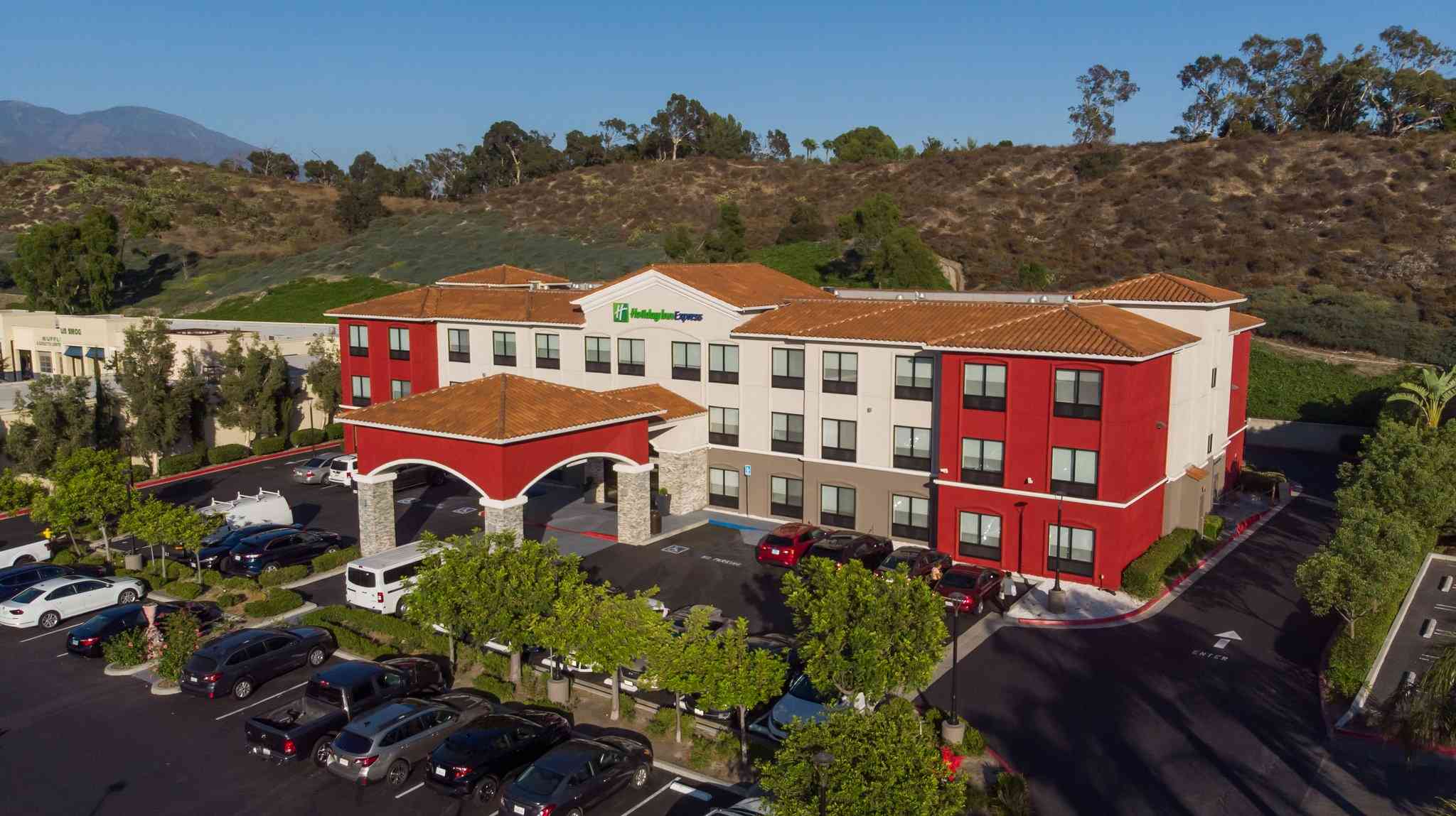 Holiday Inn Express & Suites Lake Forest em Floresta do Lago, CA