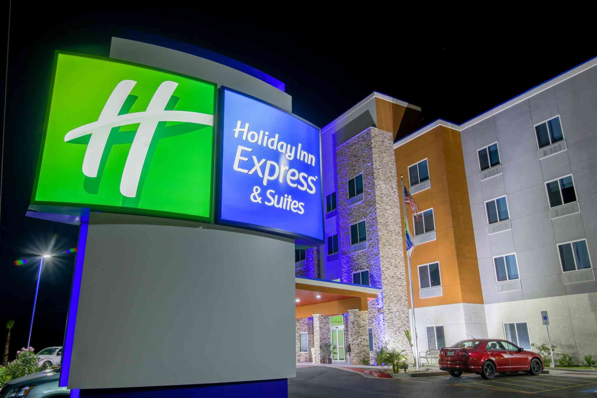 레이몬드빌, TX의 Holiday Inn Express & Suites Raymondville