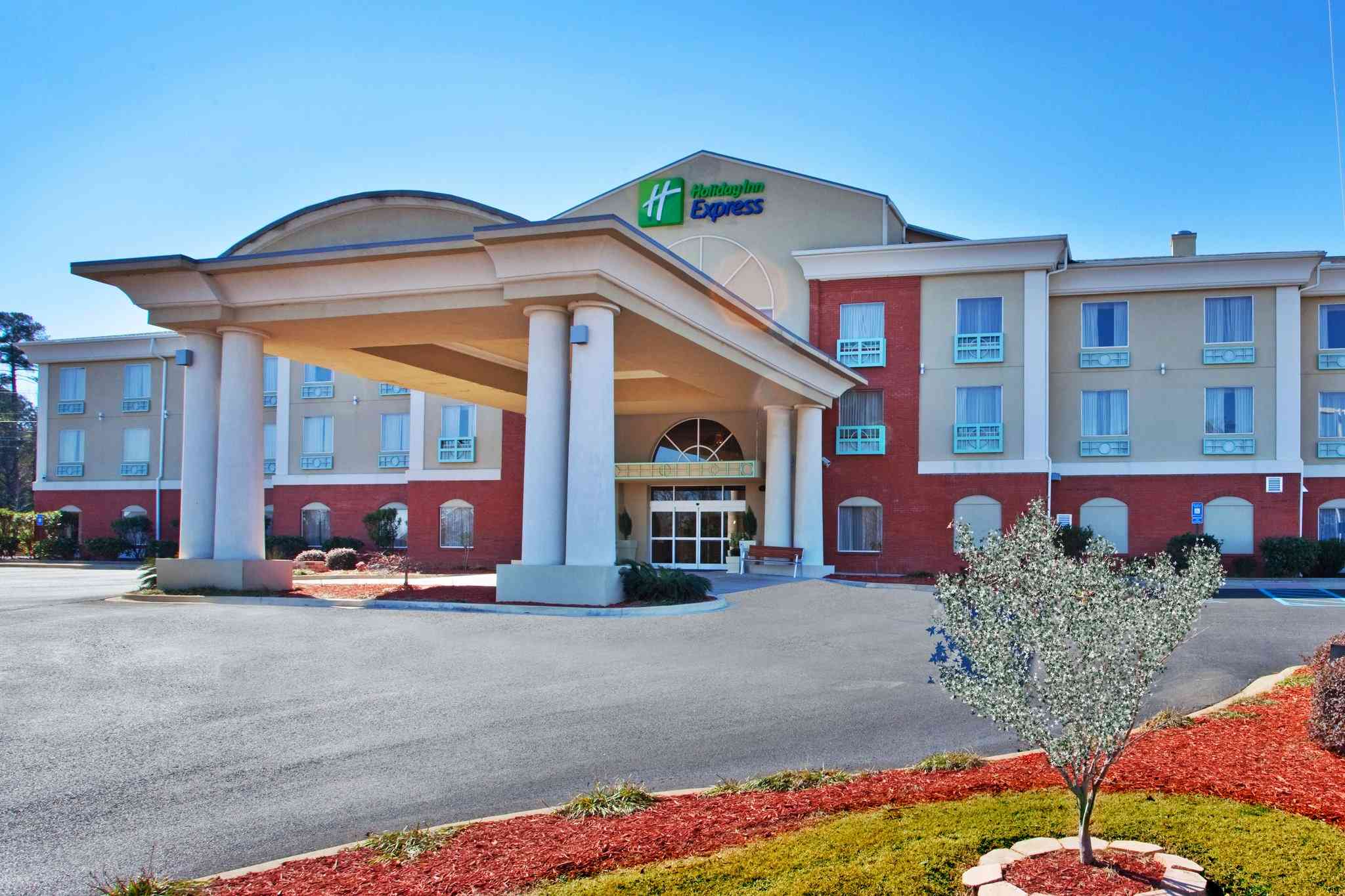 Holiday Inn Express Hotel & Suites Thomasville in โธมัสวิลล์, GA