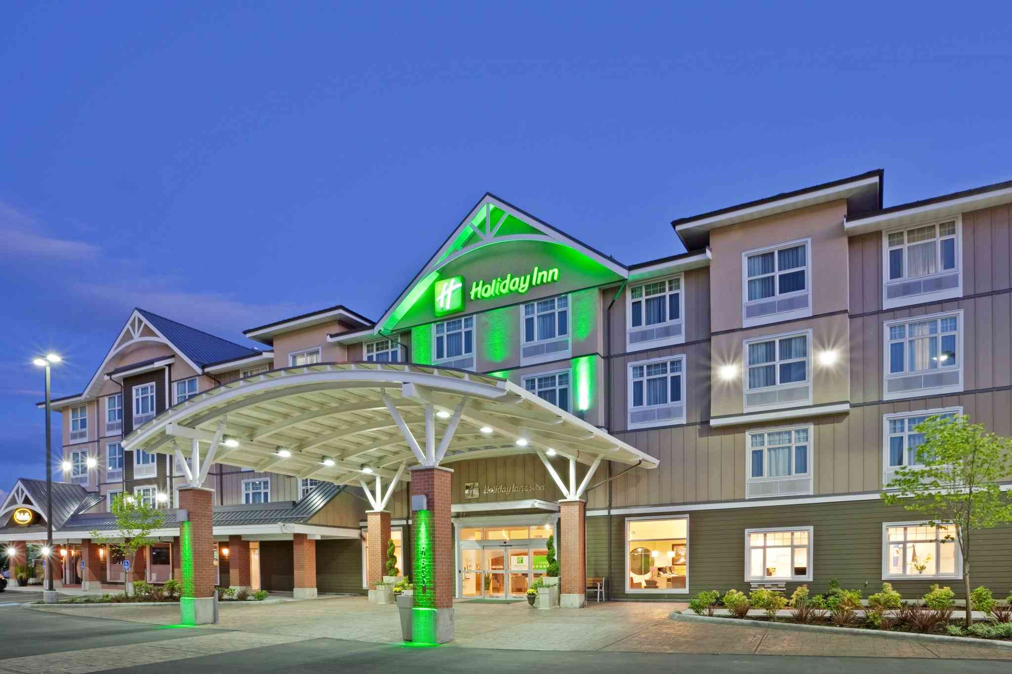Holiday Inn Hotel & Suites Surrey в Суррей, BC