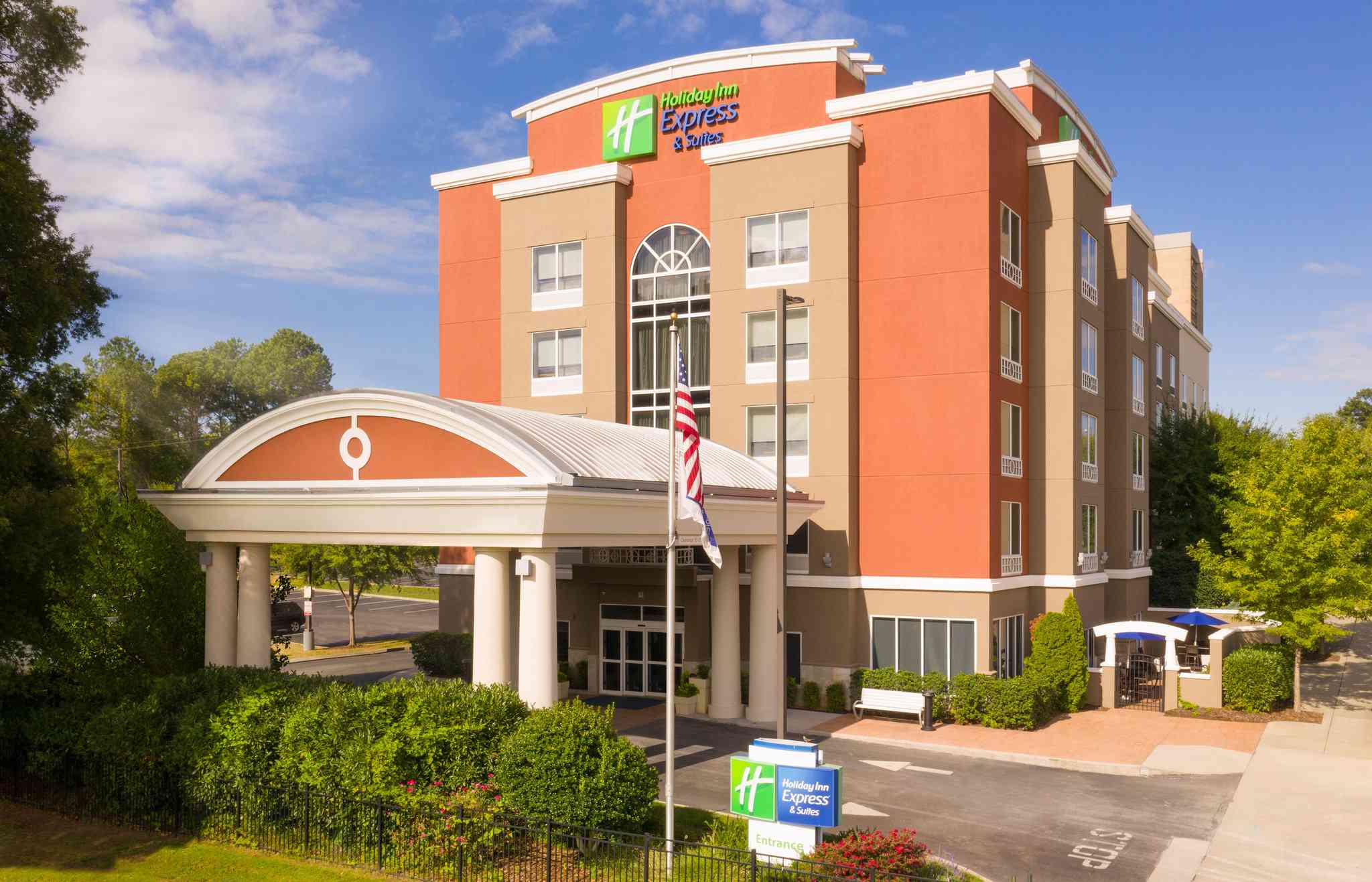 Holiday Inn Express & Suites Chattanooga Downtown в Чаттануга, TN