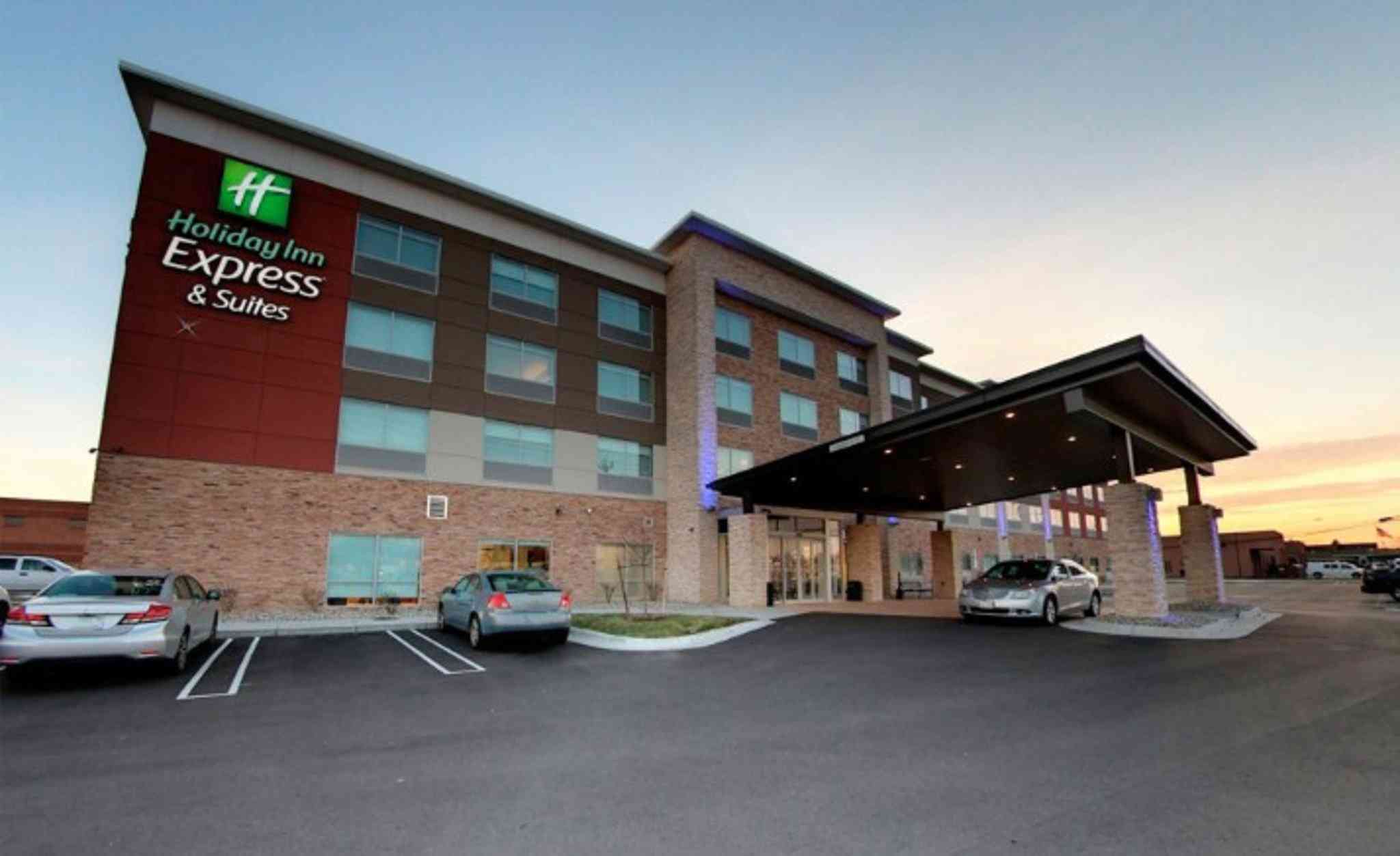 로즈빌, MI의 Holiday Inn Express & Suites Detroit North - Roseville