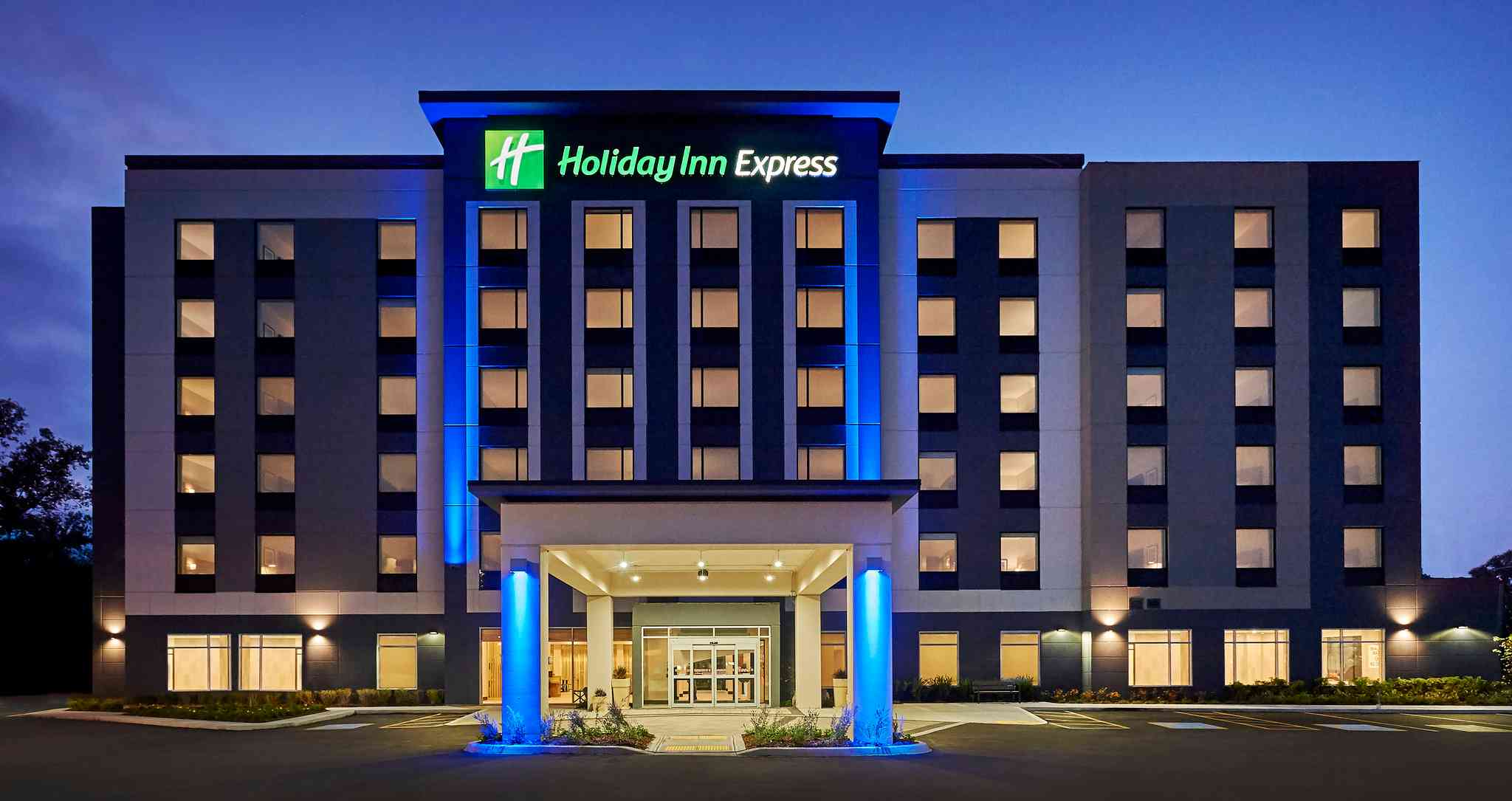 Holiday Inn Express Sarnia - Point Edward в Сарния, ON