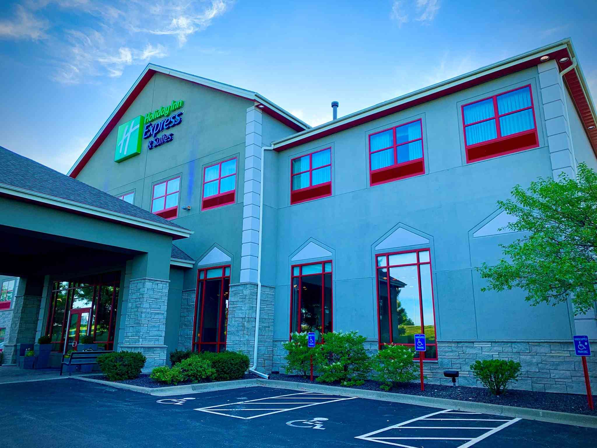 Holiday Inn Express & Suites Olathe North в Токальный, KS
