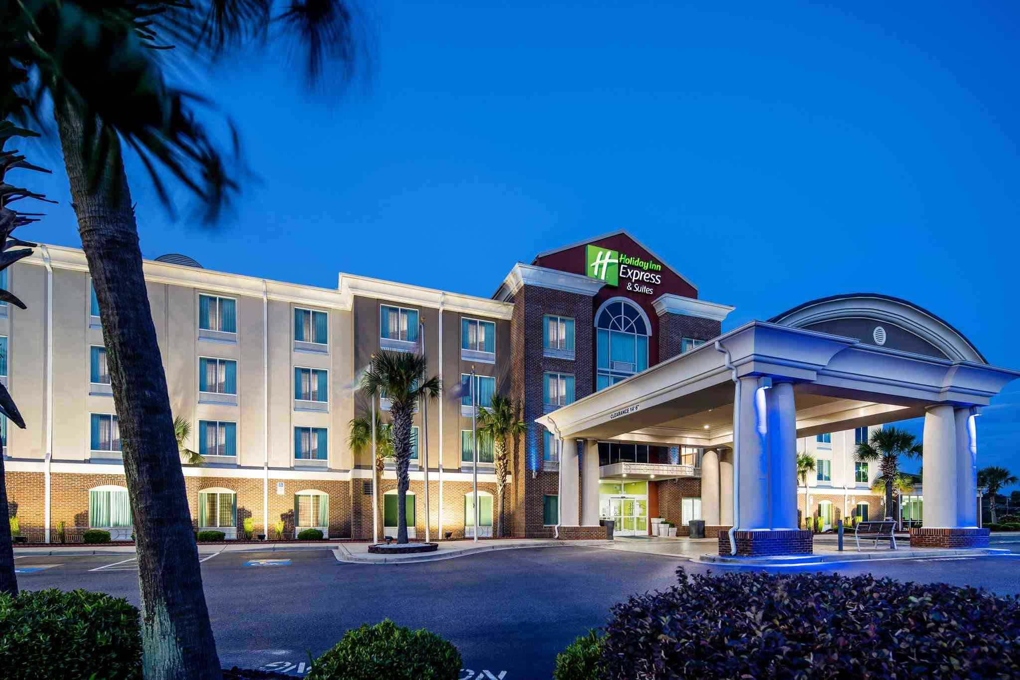 Holiday Inn Express Hotel & Suites Florence I-95 At Hwy 327 в Флоренция, SC