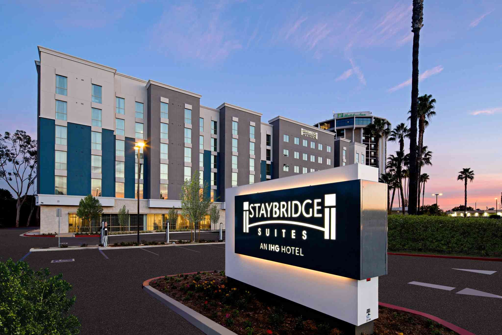Staybridge Suites Long Beach Airport a Long Beach, CA
