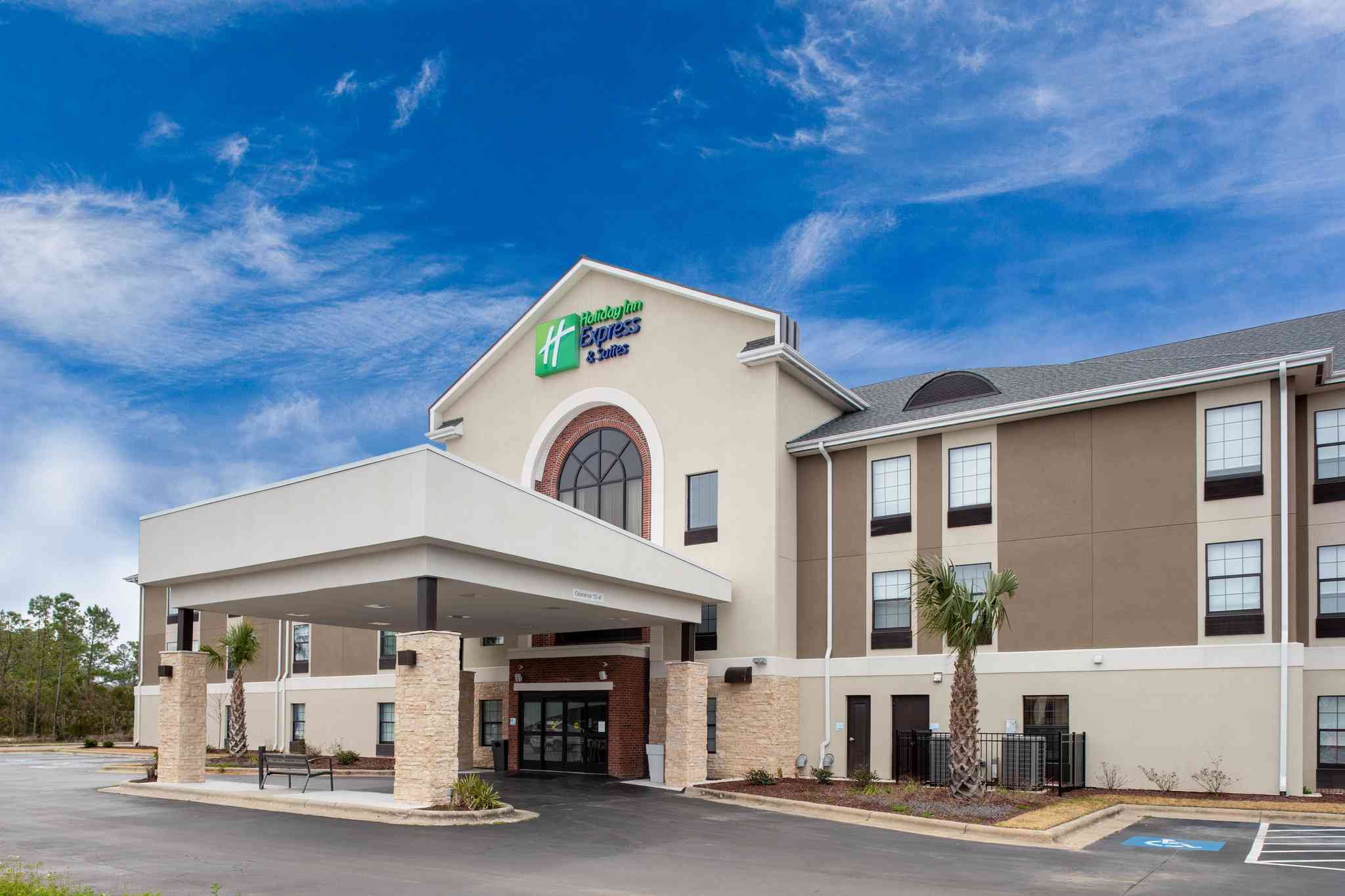 Holiday Inn Express Hotel & Suites Morehead City в Город Морхед, NC