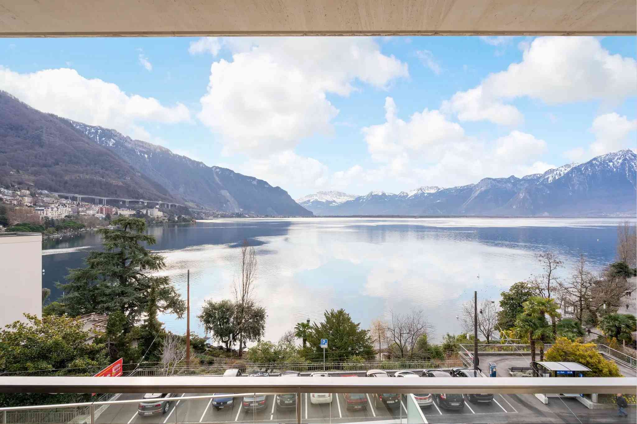 Montreux, CH 的 Montreux Lake View Apartments And Spa