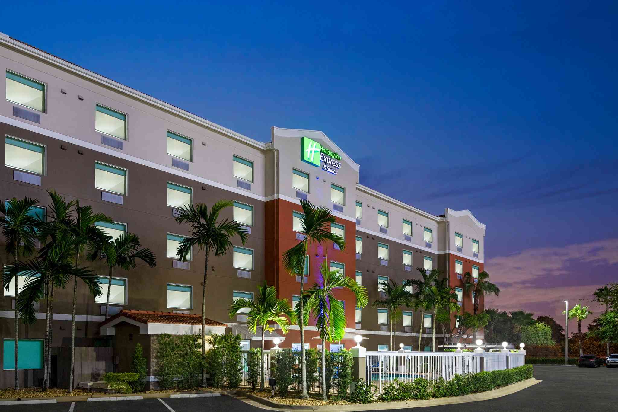 Holiday Inn Express Hotel & Suites Pembroke Pines-Sheridan ST в Пембрук Пайнс, FL