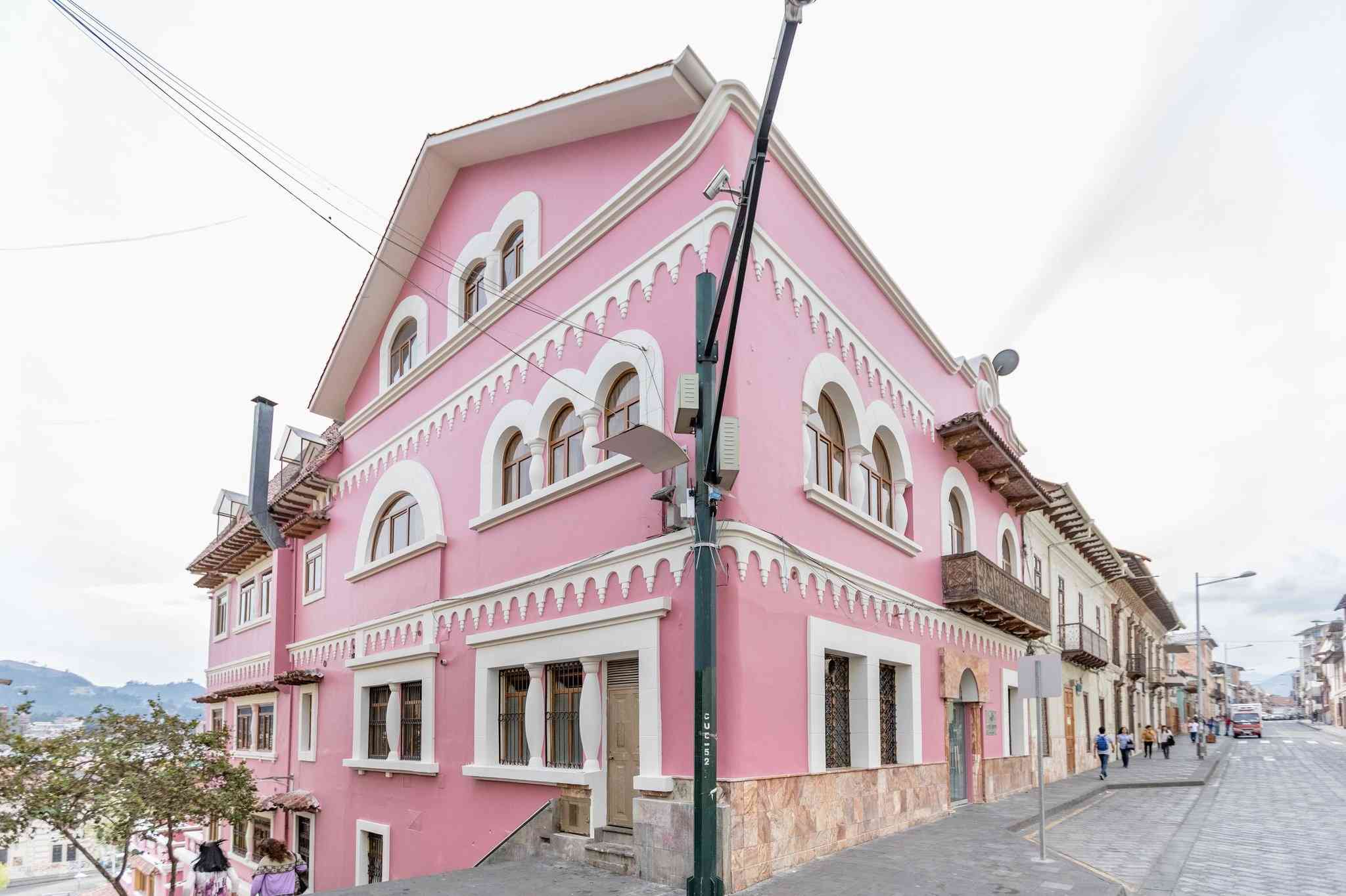 Selina Cuenca a Cuenca, EC