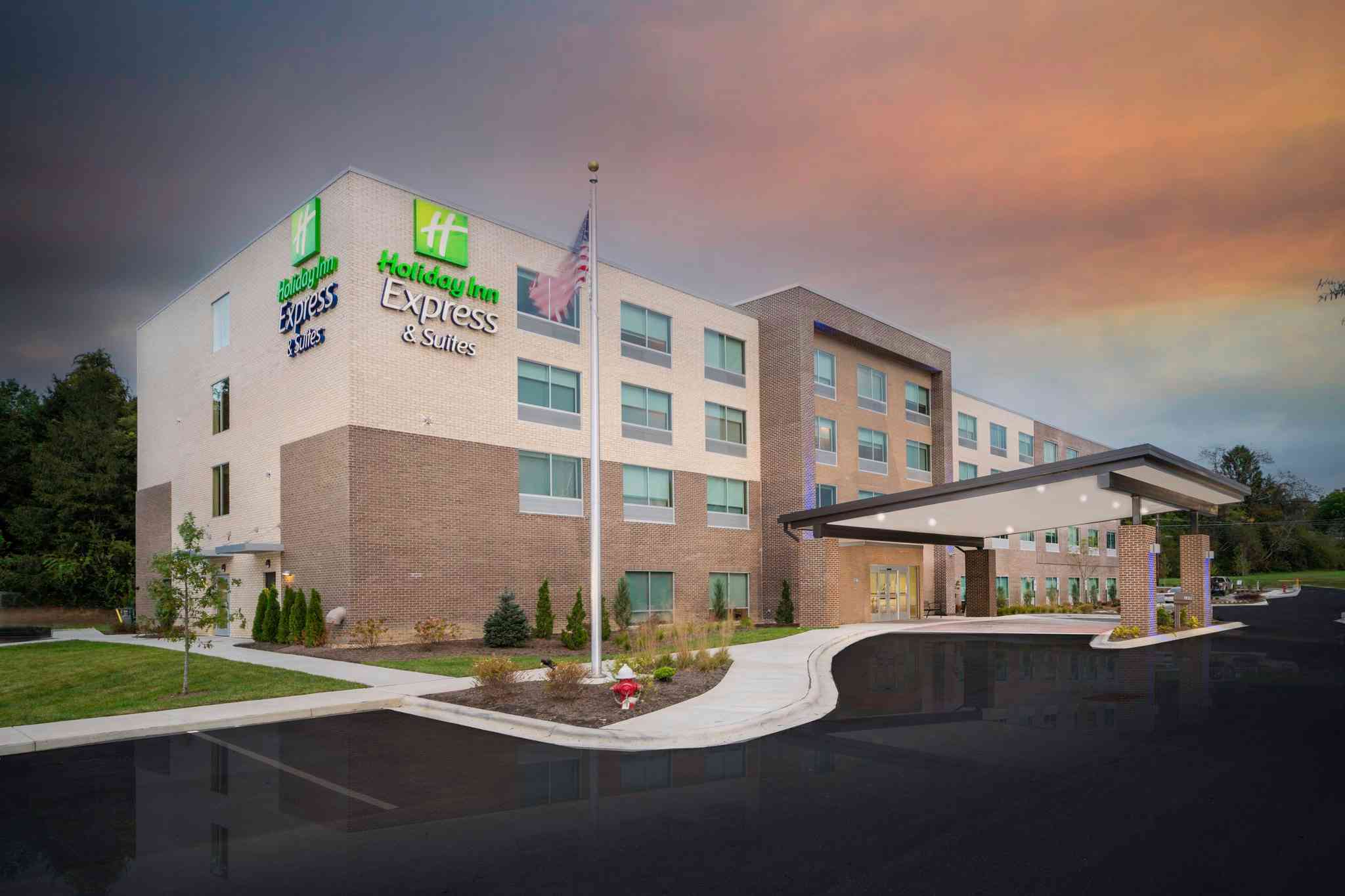 Holiday Inn Express & Suites Brevard – City Center, Brevard, NC