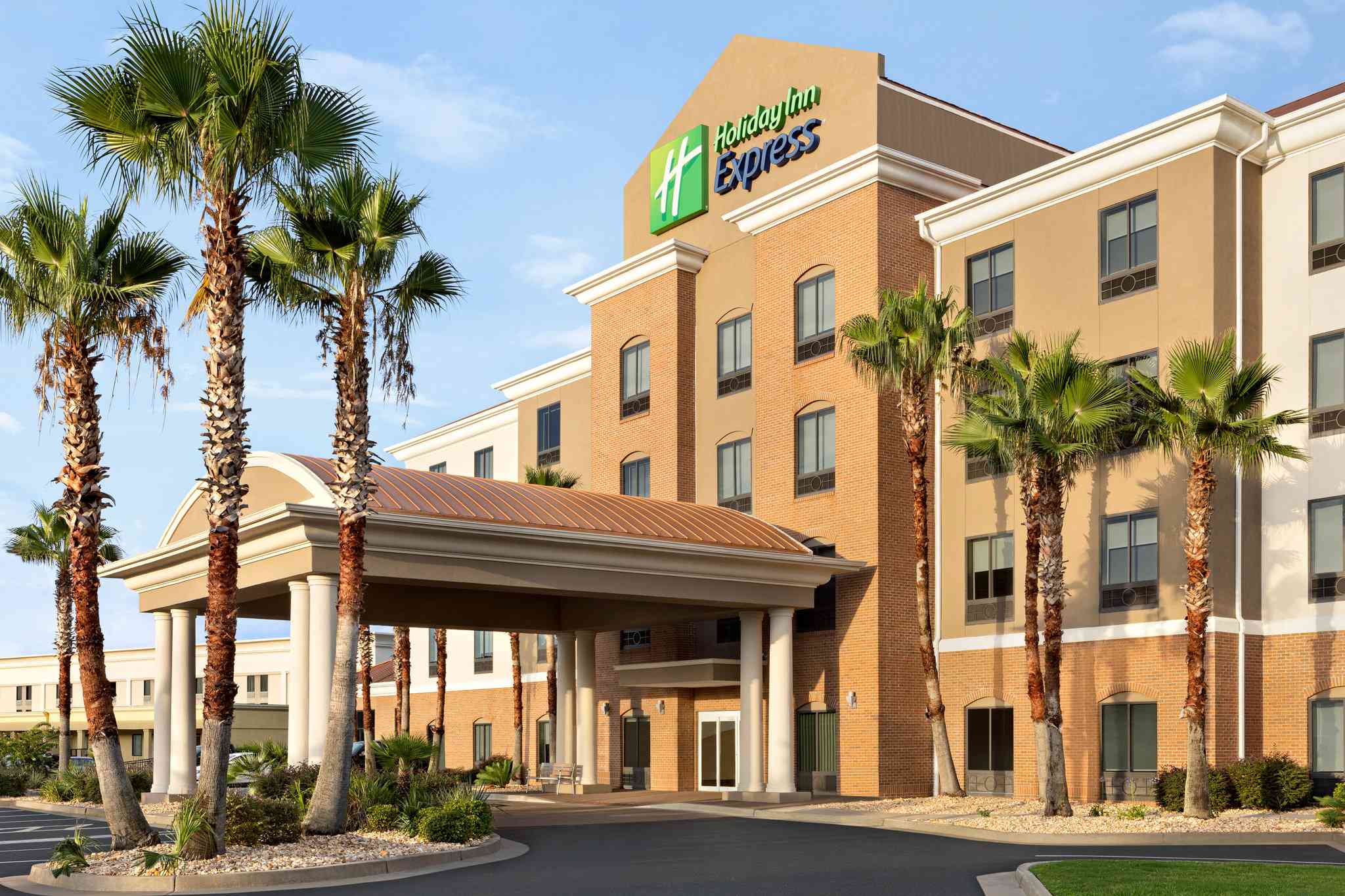 Holiday Inn Express Hotel & Suites Waycross в Уэйкросс, GA