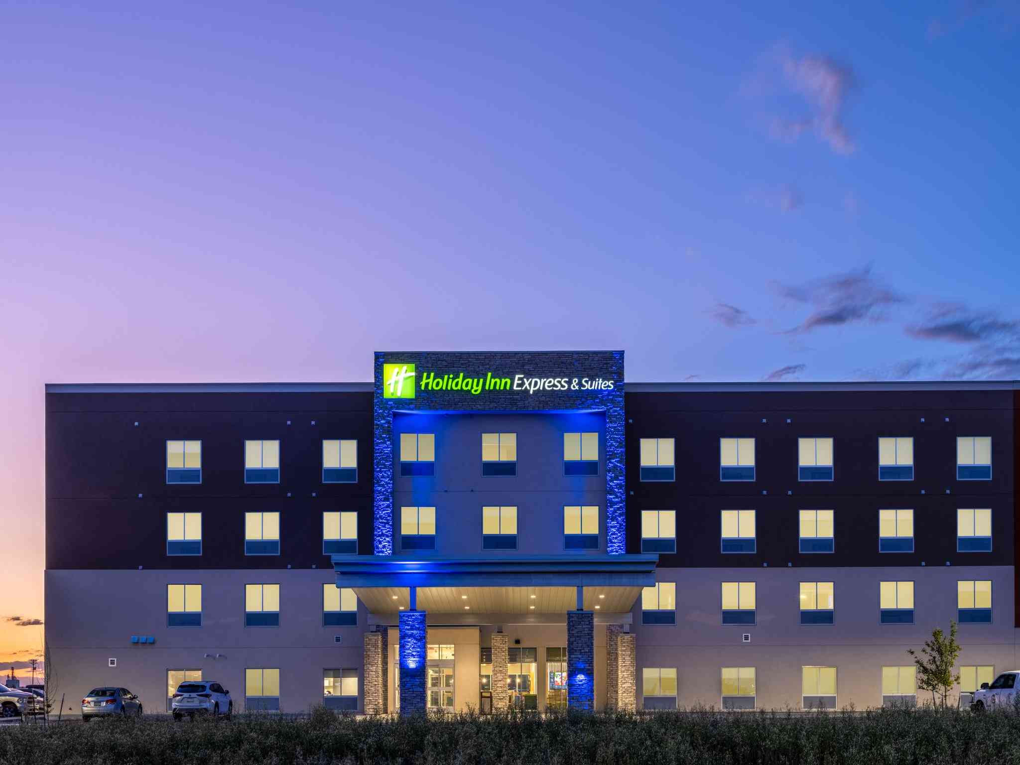 Holiday Inn Express & Suites Watertown в Уотертаун, SD