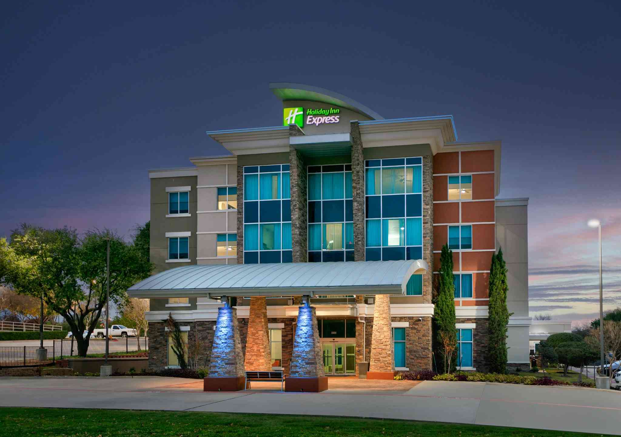 Holiday Inn Express & Suites North Dallas At Preston a Dallas, TX
