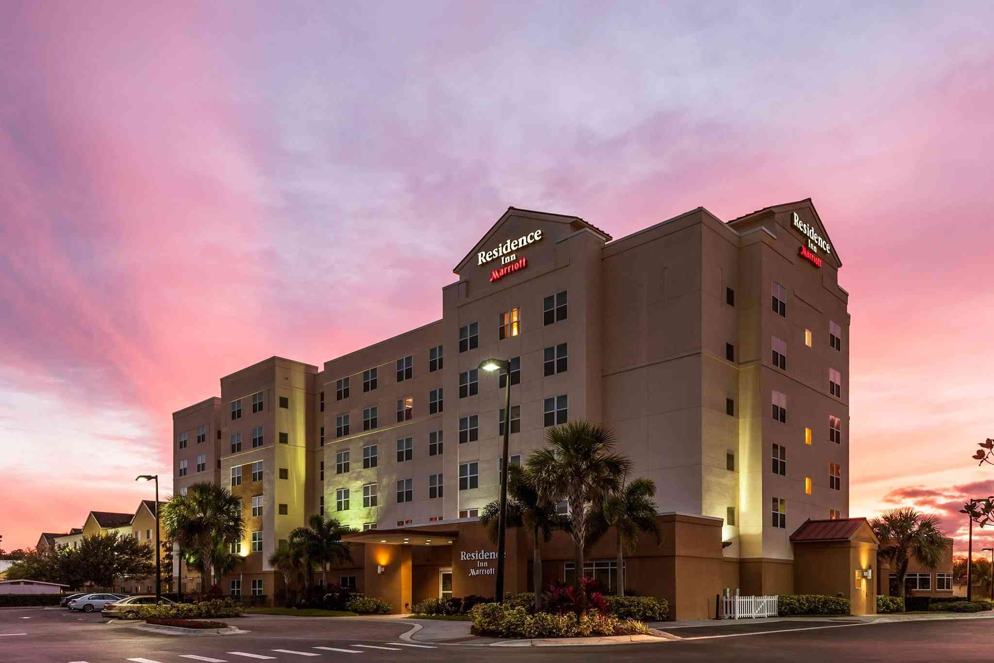 Orlando, FL 的 Residence Inn by Marriott Orlando Airport
