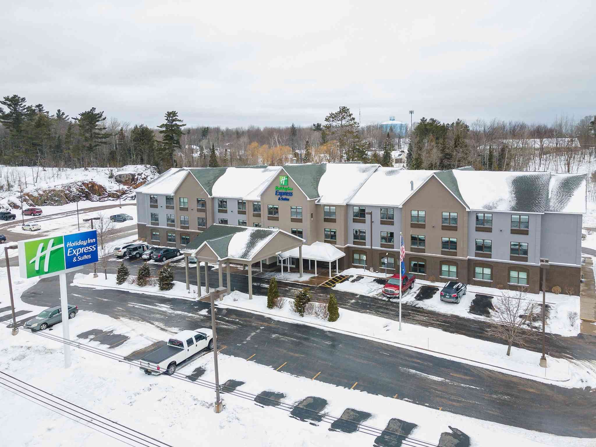 Holiday Inn Express & Suites Marquette в Маркетт, MI