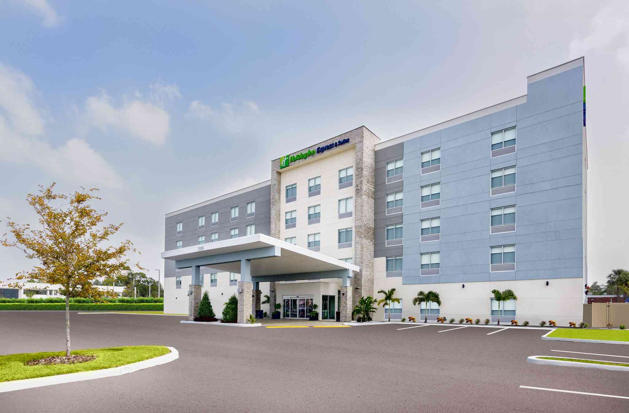 Holiday Inn Express & Suites Tampa Stadium Area in แทมปา, FL