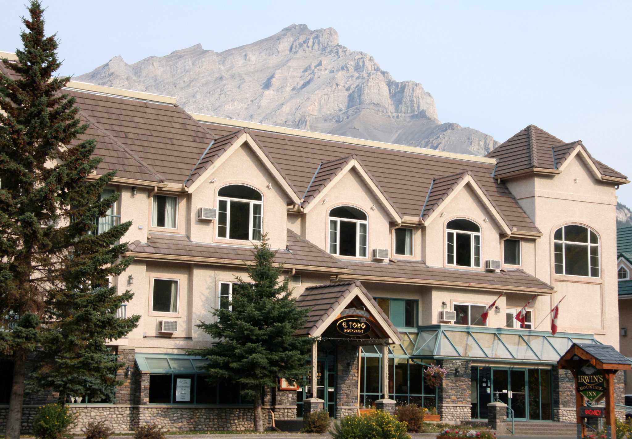 Irwin's Mountain Inn, Banff, AB