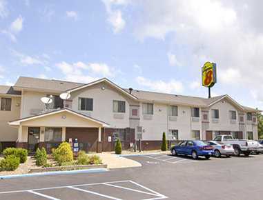 Super 8 by Wyndham Weston WV en Weston, WV