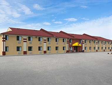 Super 8 by Wyndham Park City/North Wichita Area a Park City, KS