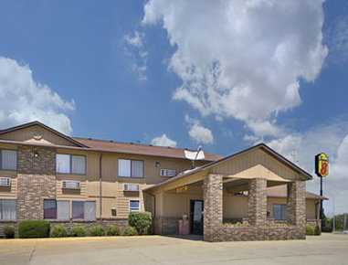 Super 8 by Wyndham Charles City в Charles City, IA