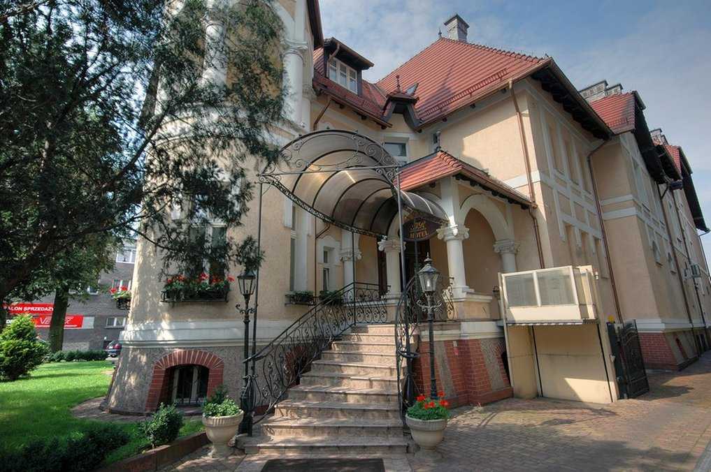 Ostrow Wielkopolski, PL 的 Hotel Villa Royal