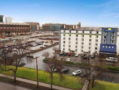 Days Hotel by Wyndham University Ave SE в Minneapolis, MN