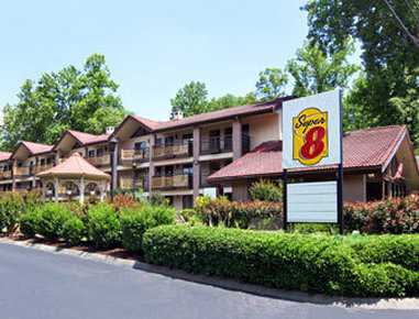 Super 8 by Wyndham Downtown Gatlinburg at Convention Center в Gatlinburg, TN