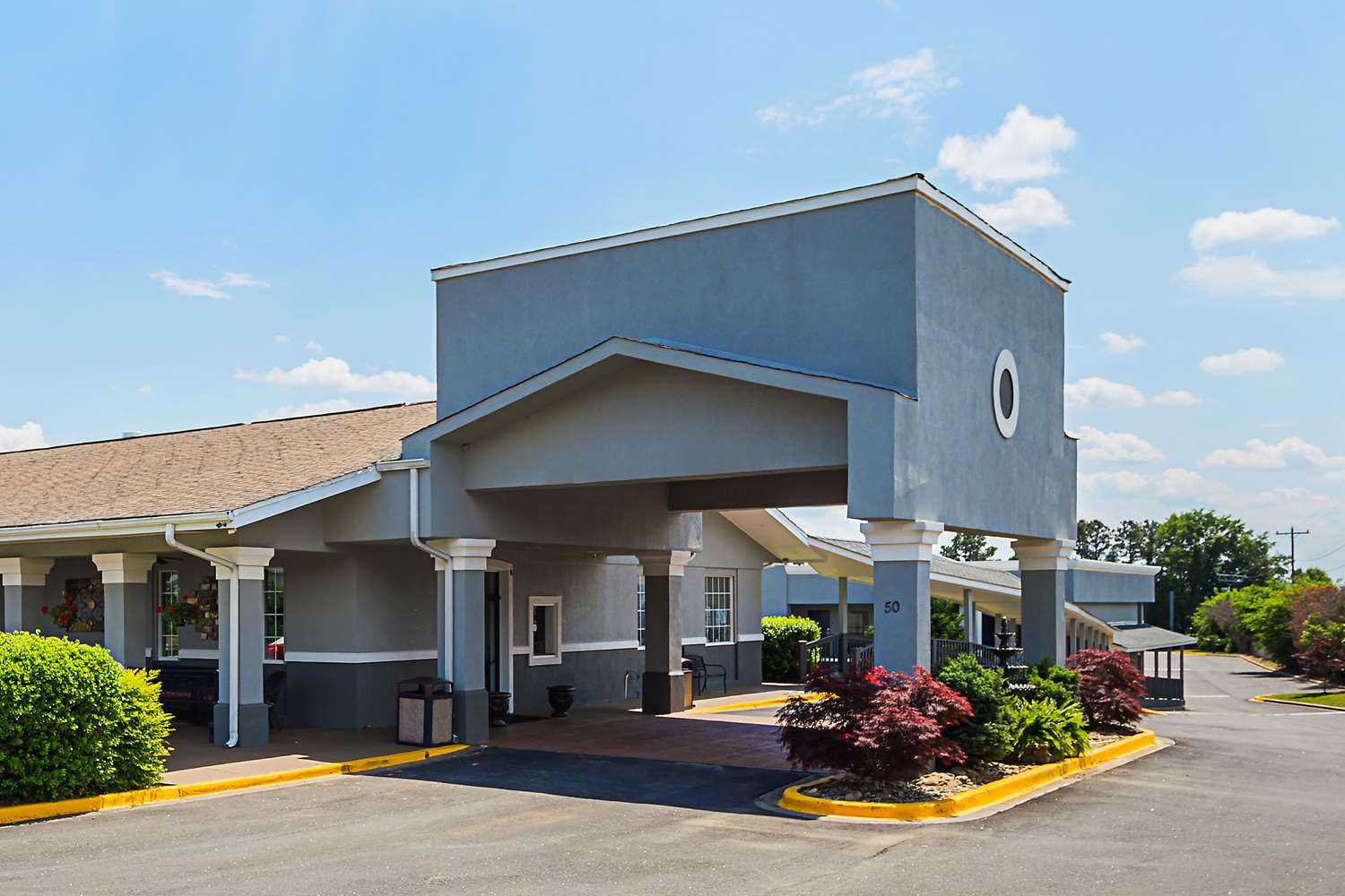 Quality Inn and Suites Greenville - Haywood Mall в Greenville, SC