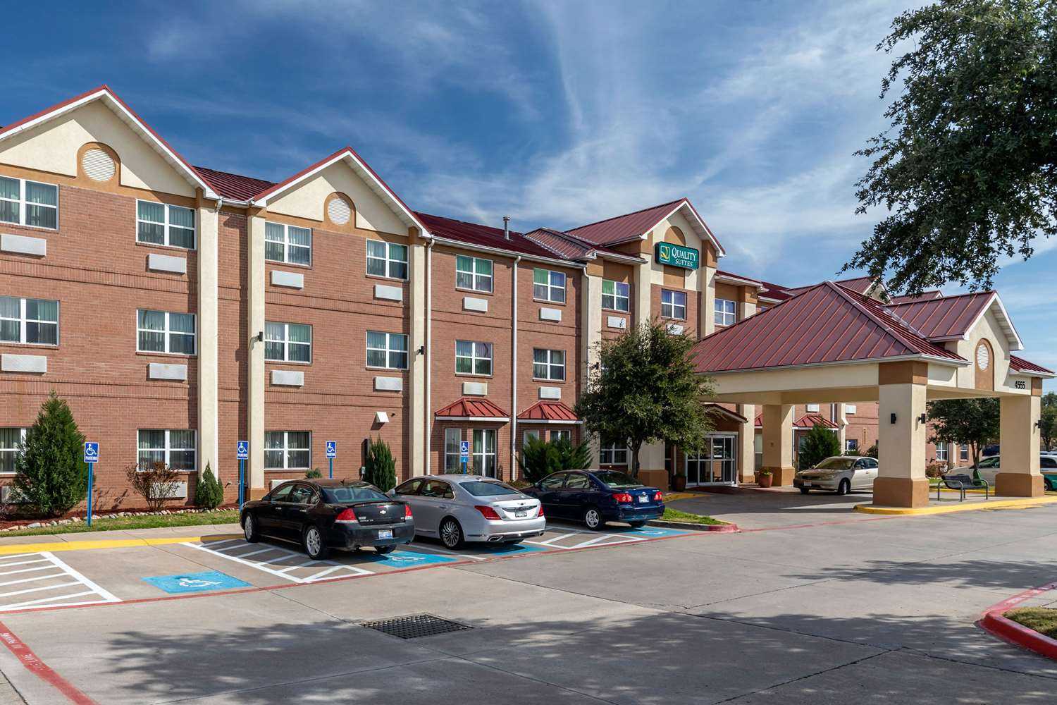Addison, TX 的 Quality Suites Addison-Dallas