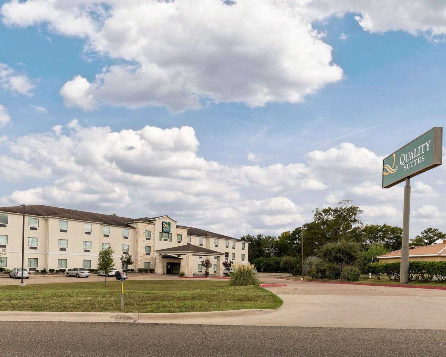 Quality Suites Huntsville in Huntsville, TX