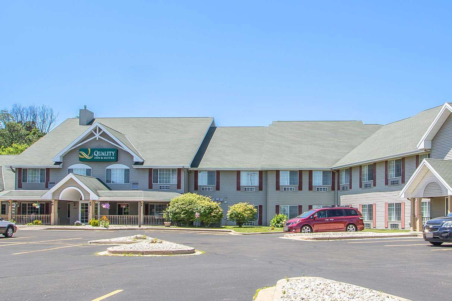 Quality Inn and Suites East Troy в East Troy, WI