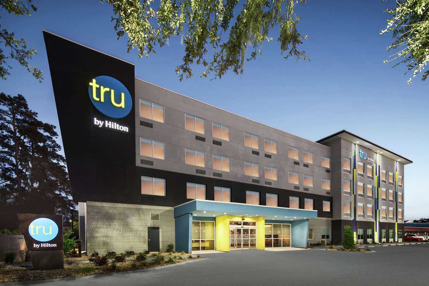 Tru By Hilton Savannah Midtown в Savannah, GA