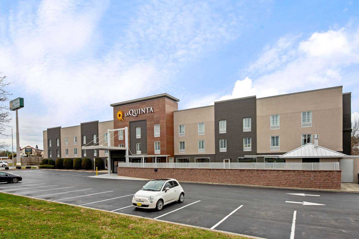 La Quinta Inn & Suites by Wyndham New Cumberland-Harrisburg, New Cumberland, PA