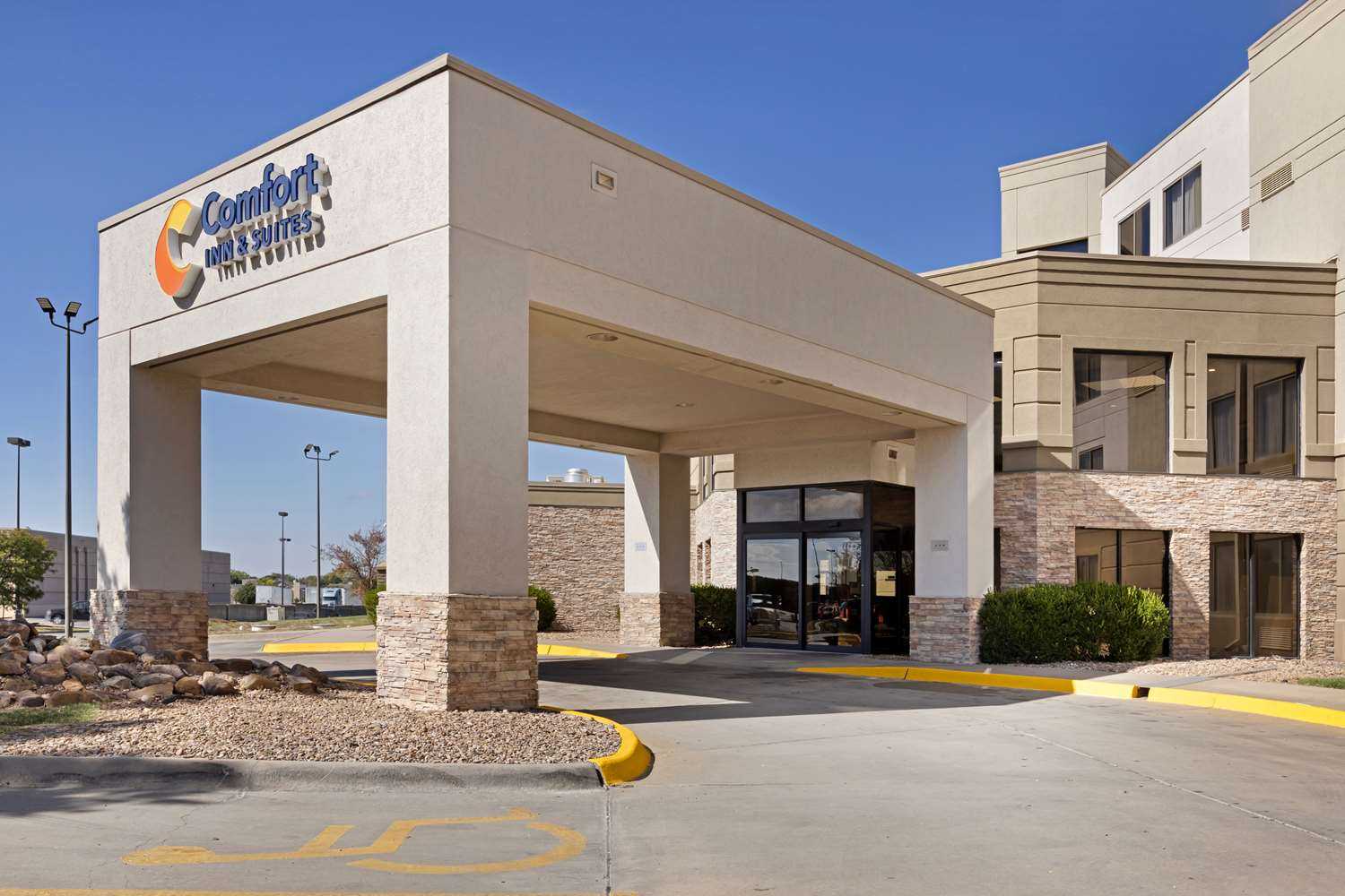 Wichita, KS 的 Comfort Inn and Suites Wichita