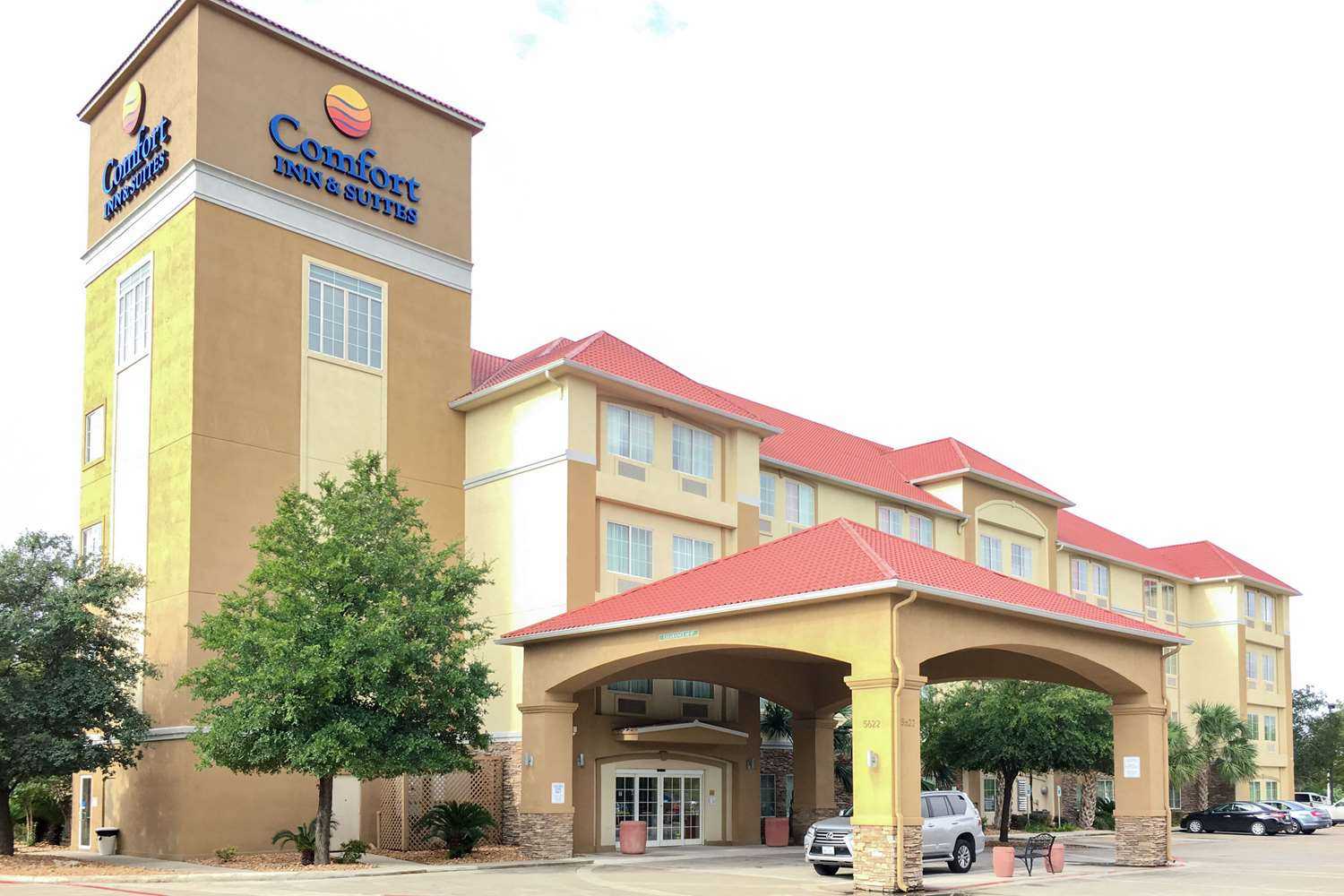 Comfort Inn and Suites Near Six Flags and Medical à San Antonio, TX