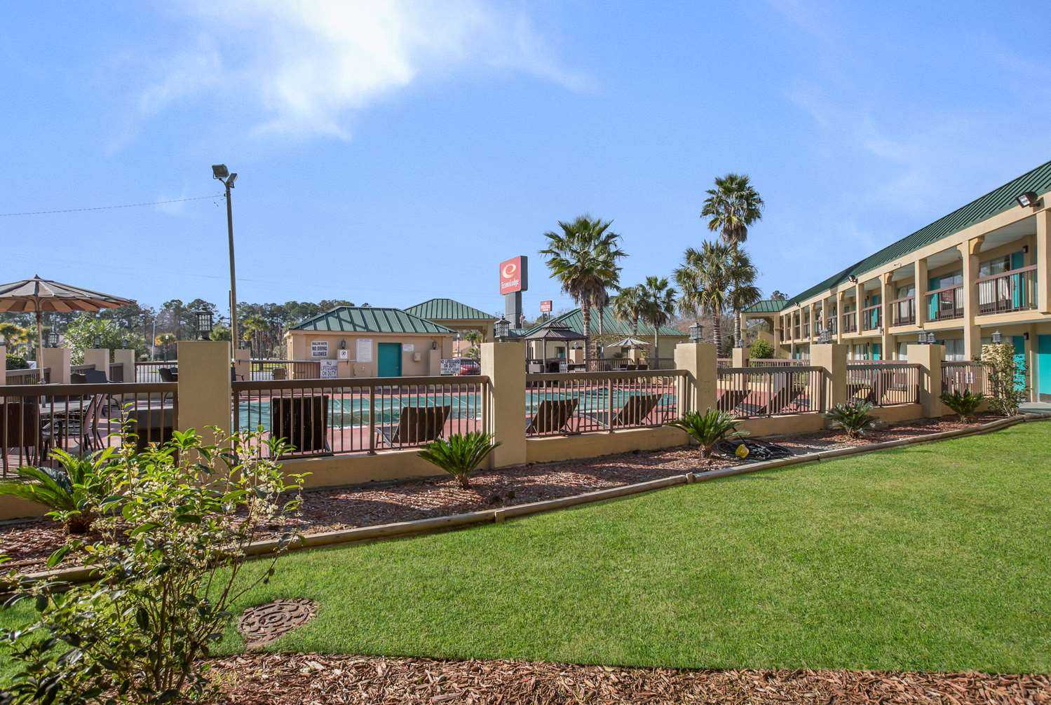 Econo Lodge Inn and Suites Hardeeville-I-95 в Hardeeville, SC